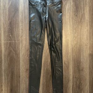 Aritzia - Willfred Free - faux leather skinny pants (size 0)